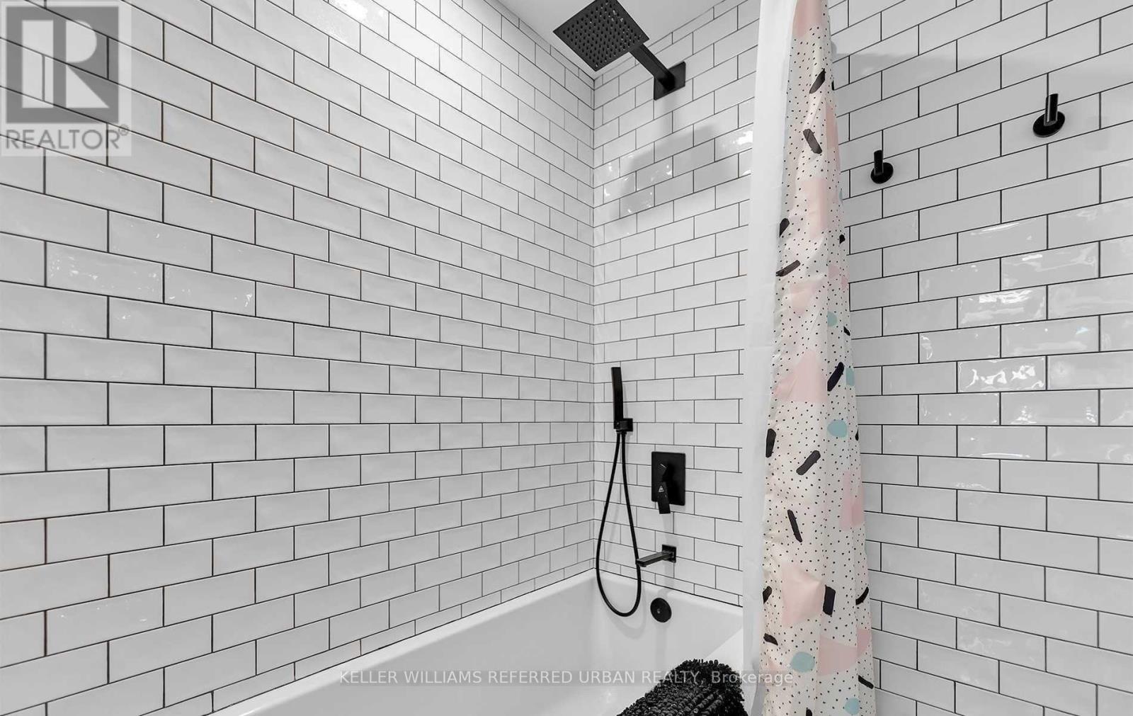 886 Sixth Street, Collingwood, ON - Indoor Photo Showing Bathroom