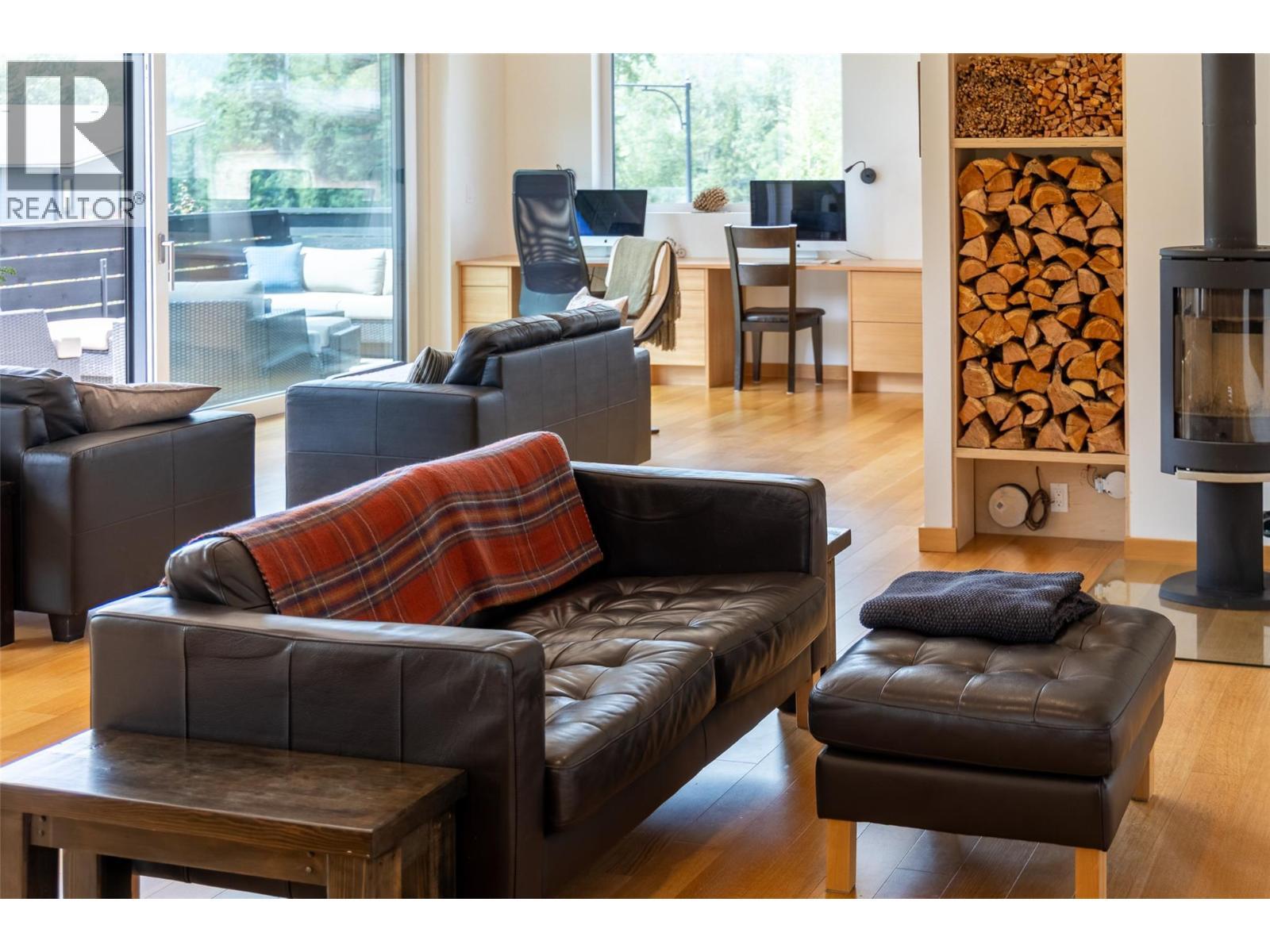 2 Piedmont Drive, Fernie, BC - Indoor Photo Showing Living Room