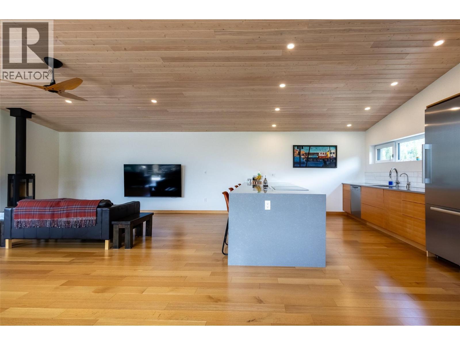 2 Piedmont Drive, Fernie, BC - Indoor Photo Showing Kitchen