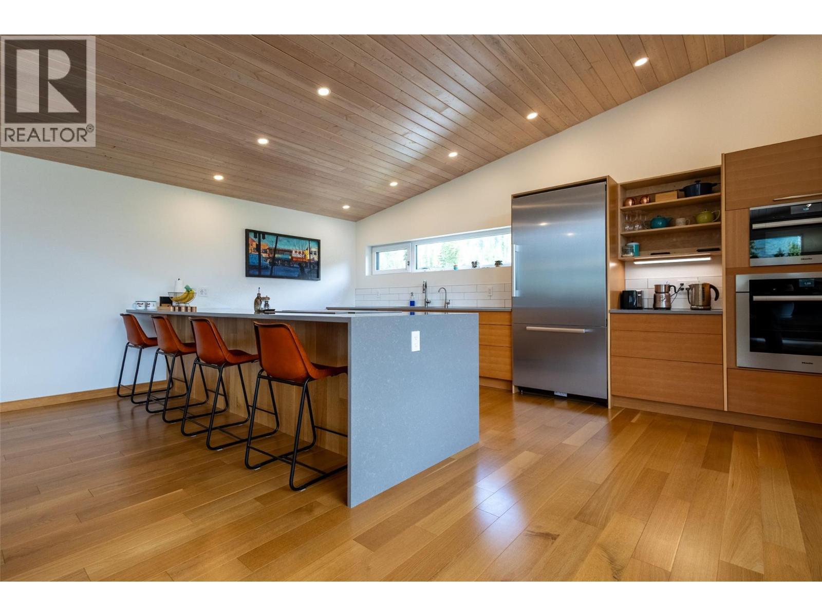 2 Piedmont Drive, Fernie, BC - Indoor Photo Showing Kitchen