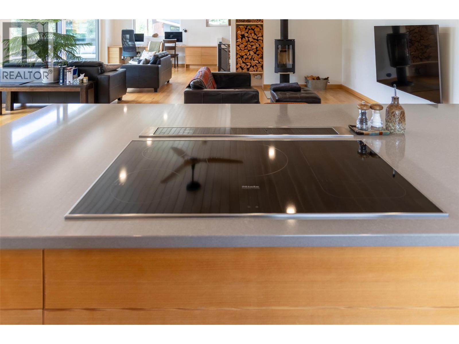 2 Piedmont Drive, Fernie, BC - Indoor Photo Showing Kitchen