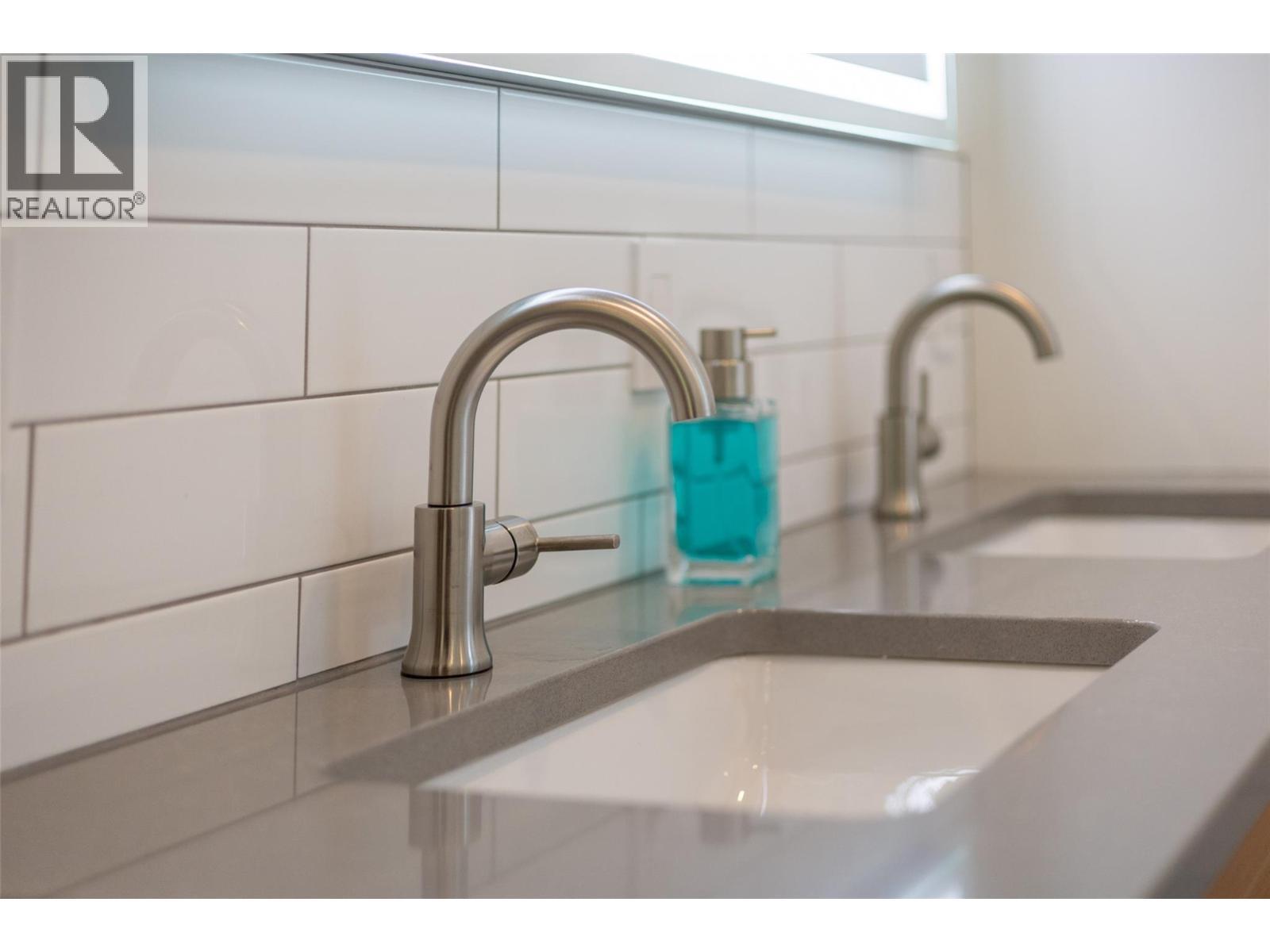 2 Piedmont Drive, Fernie, BC - Indoor Photo Showing Bathroom