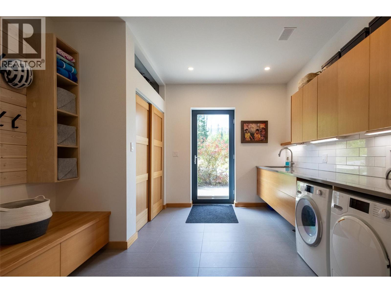 2 Piedmont Drive, Fernie, BC - Indoor Photo Showing Laundry Room