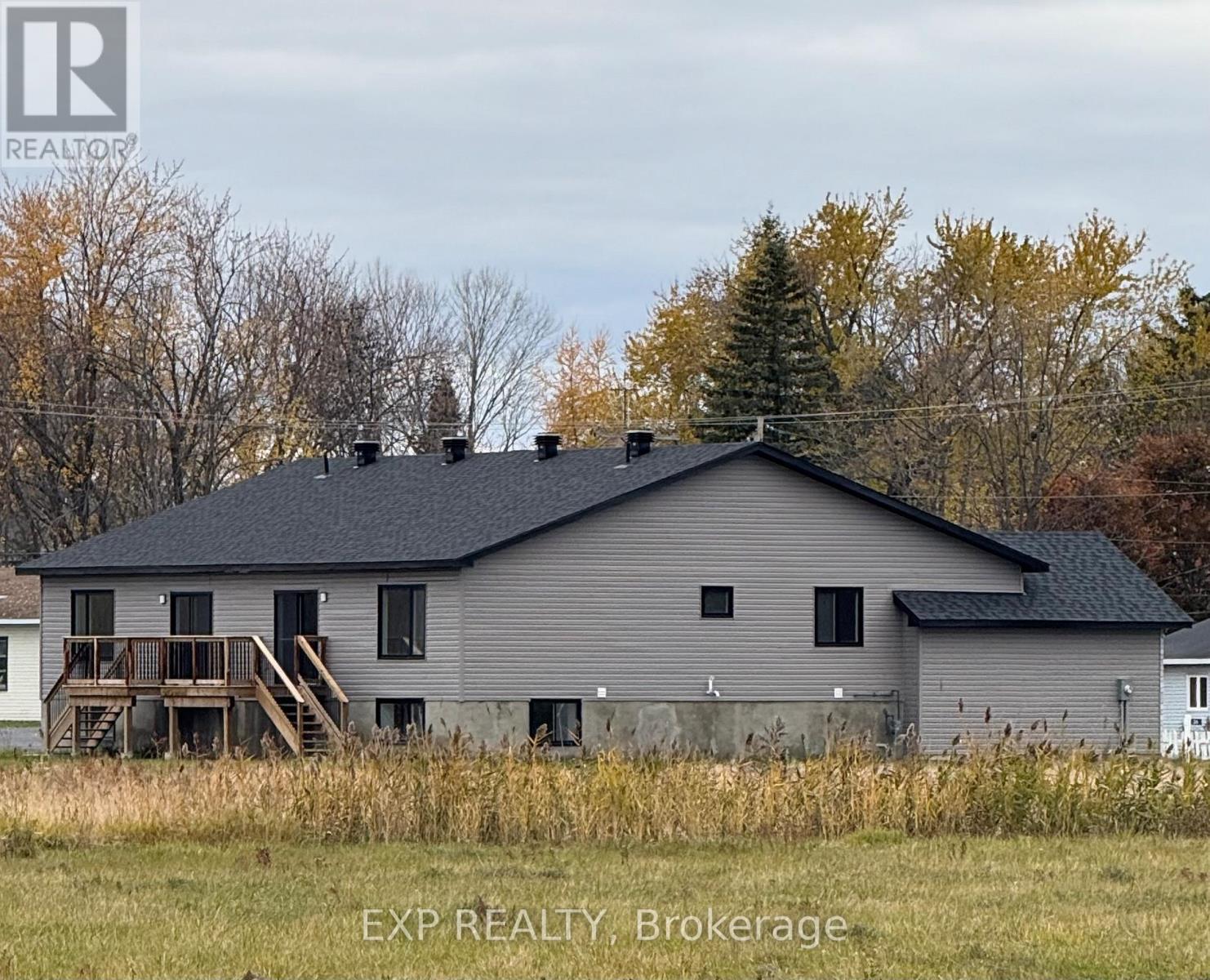 Modern exterior with finished deck - 24 S Beech Street, South Glengarry, ON - Outdoor