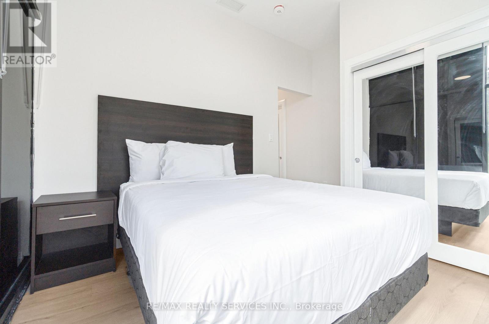 #2 - 30 Dean Park Road, Toronto, ON - Indoor Photo Showing Bedroom