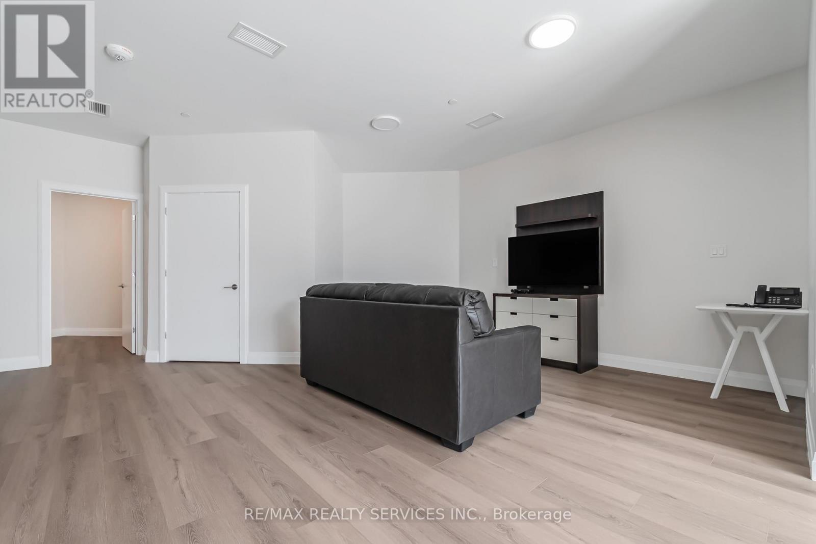 #2 - 30 Dean Park Road, Toronto, ON - Indoor