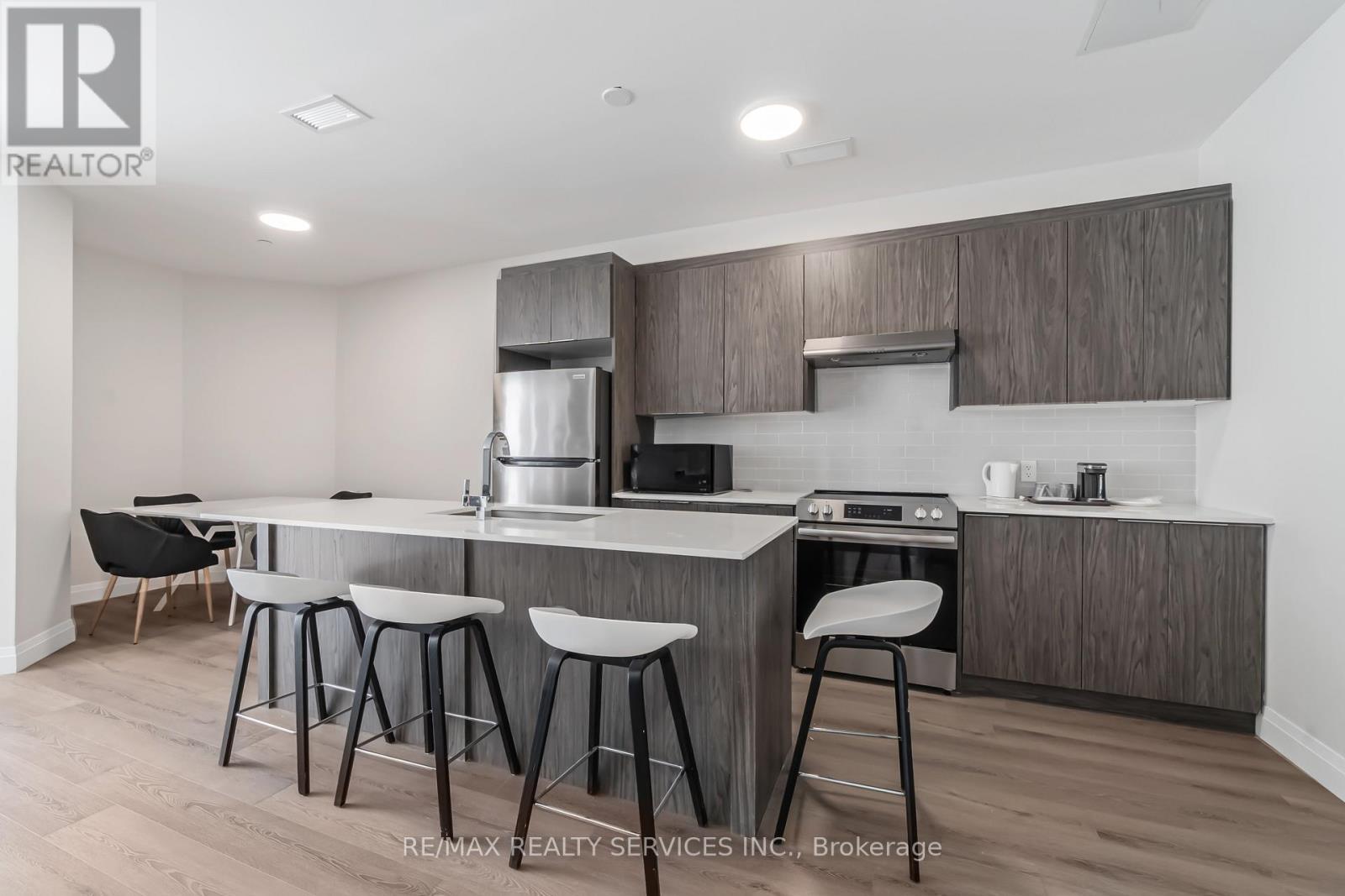 #2 - 30 Dean Park Road, Toronto, ON - Indoor Photo Showing Kitchen With Upgraded Kitchen