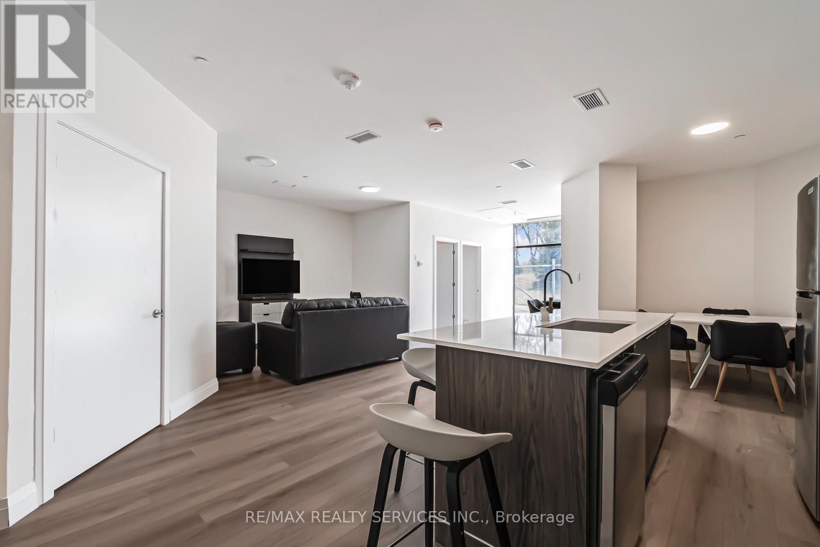 #2 - 30 Dean Park Road, Toronto, ON - Indoor Photo Showing Kitchen