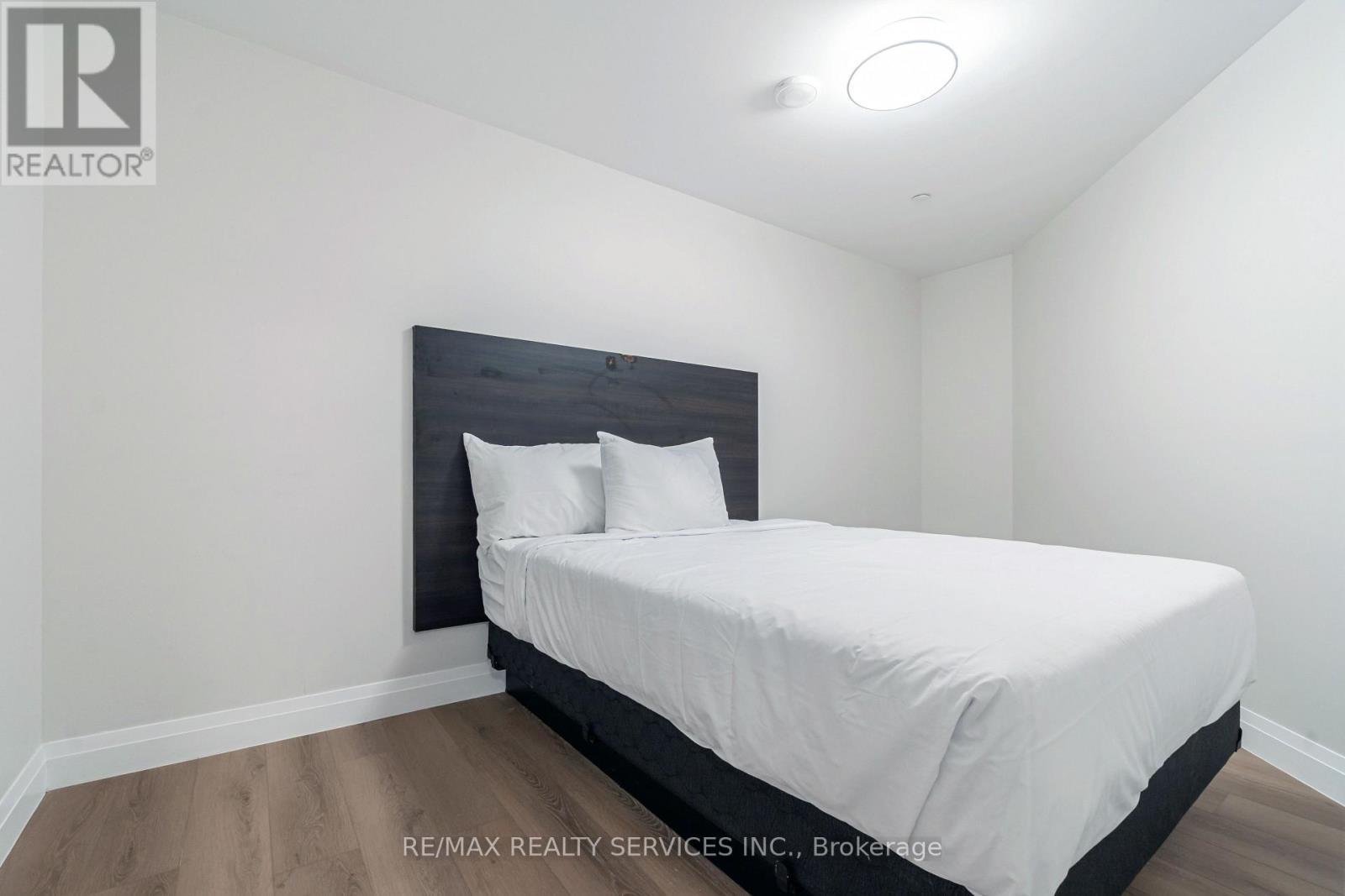 #3 - 30 Dean Park Road, Toronto, ON - Indoor Photo Showing Bedroom