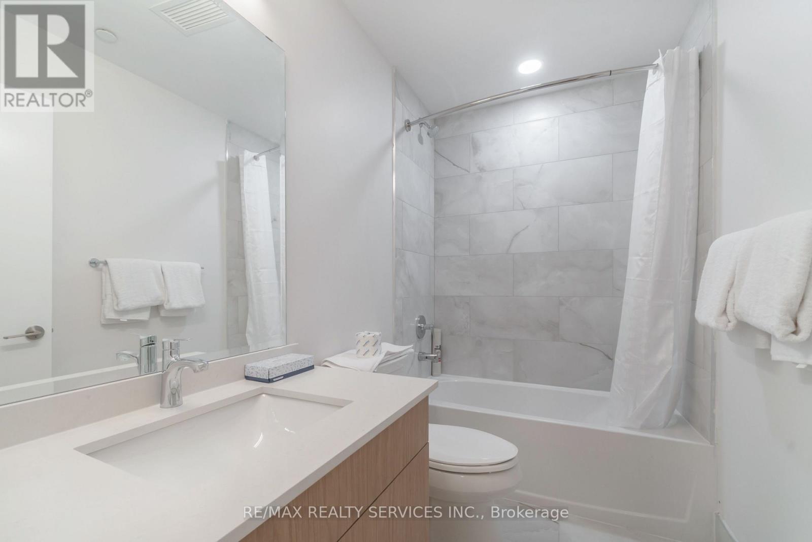 #3 - 30 Dean Park Road, Toronto, ON - Indoor Photo Showing Bathroom