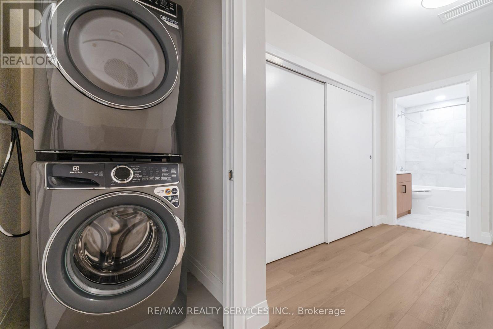 #3 - 30 Dean Park Road, Toronto, ON - Indoor Photo Showing Laundry Room