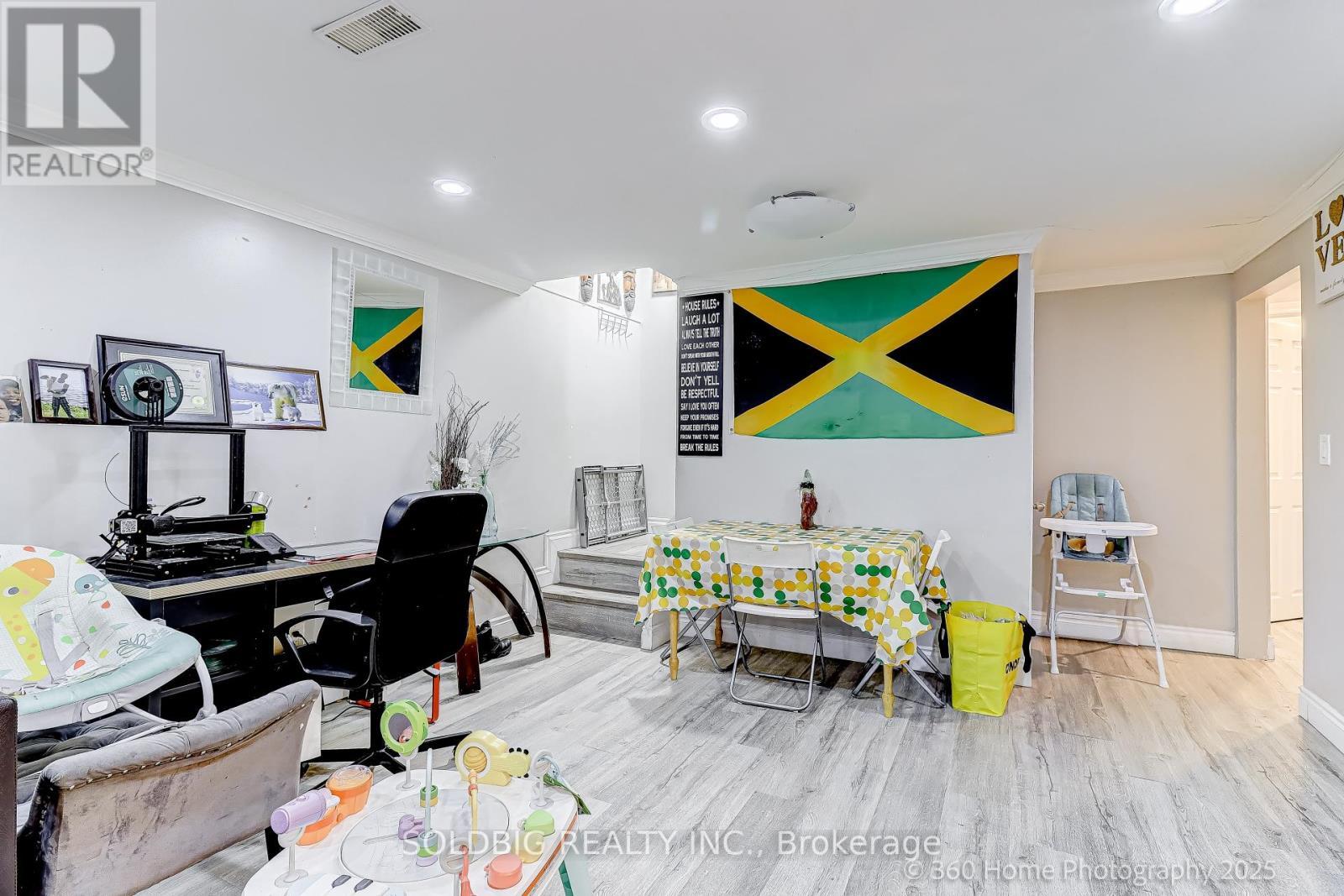 8 Haslemere Avenue, Brampton, ON - Indoor