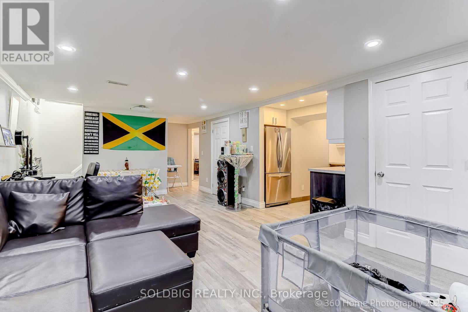 8 Haslemere Avenue, Brampton, ON - Indoor