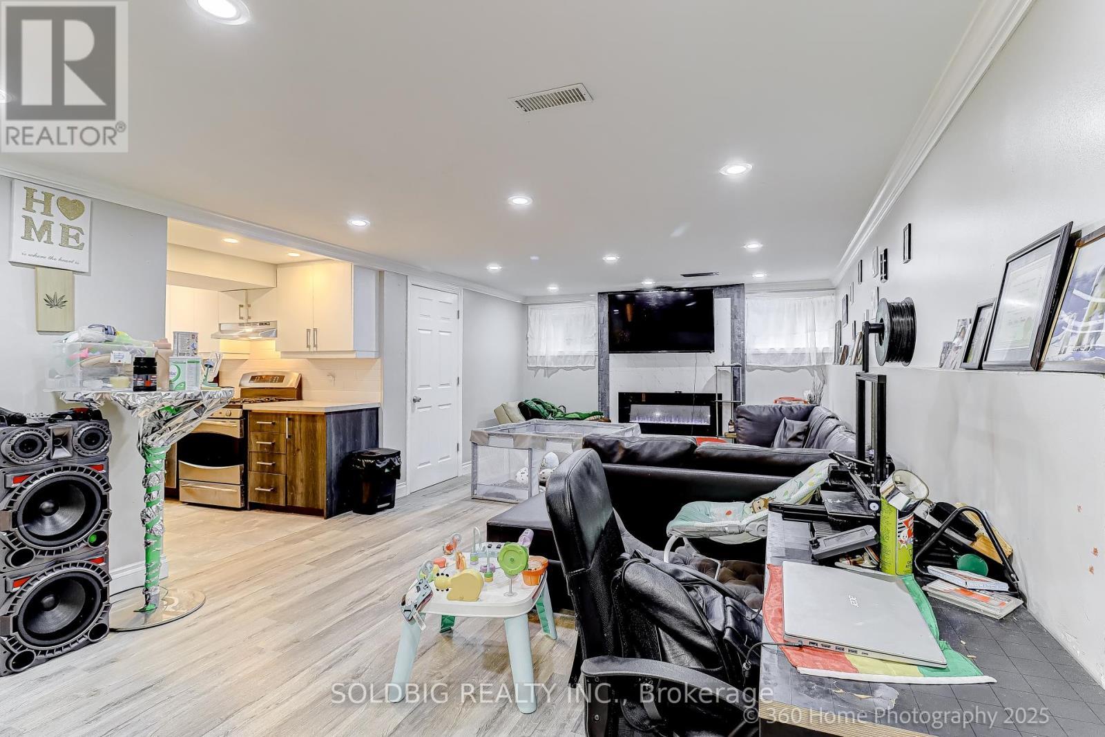 8 Haslemere Avenue, Brampton, ON - Indoor