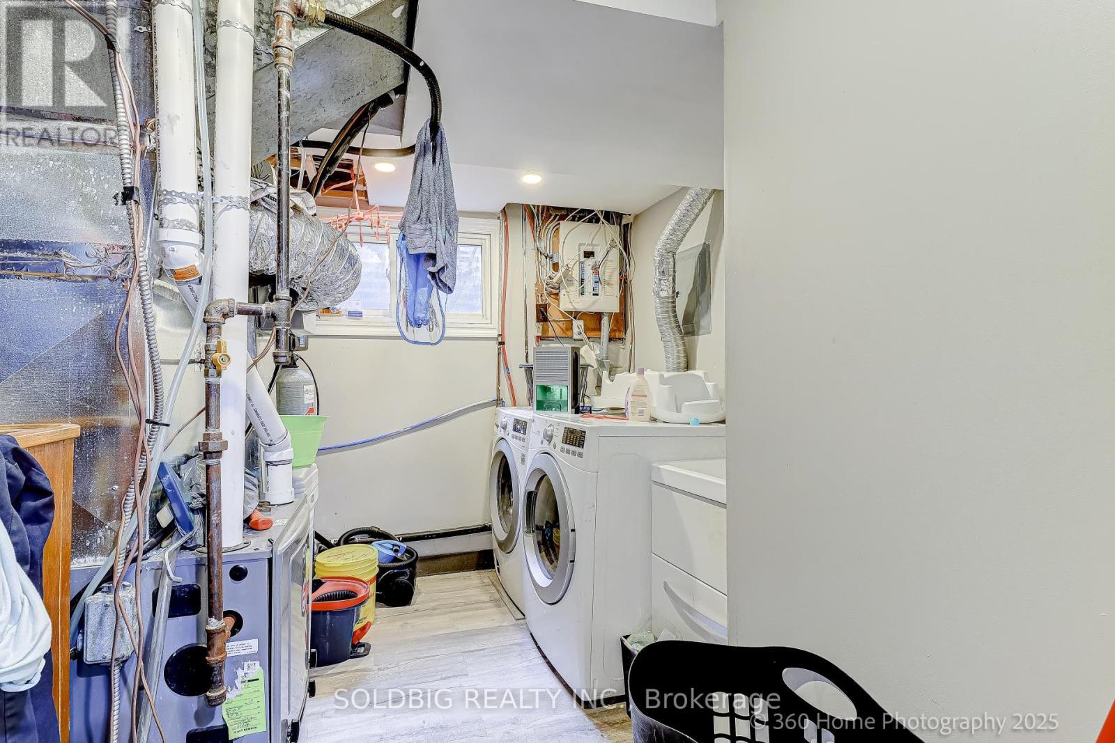 8 Haslemere Avenue, Brampton, ON - Indoor Photo Showing Laundry Room