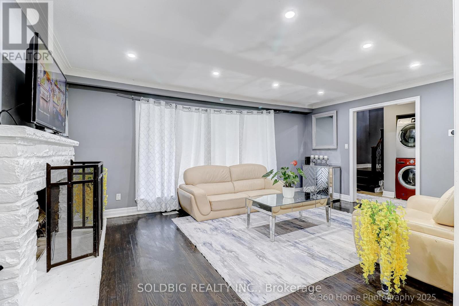 8 Haslemere Avenue, Brampton, ON - Indoor