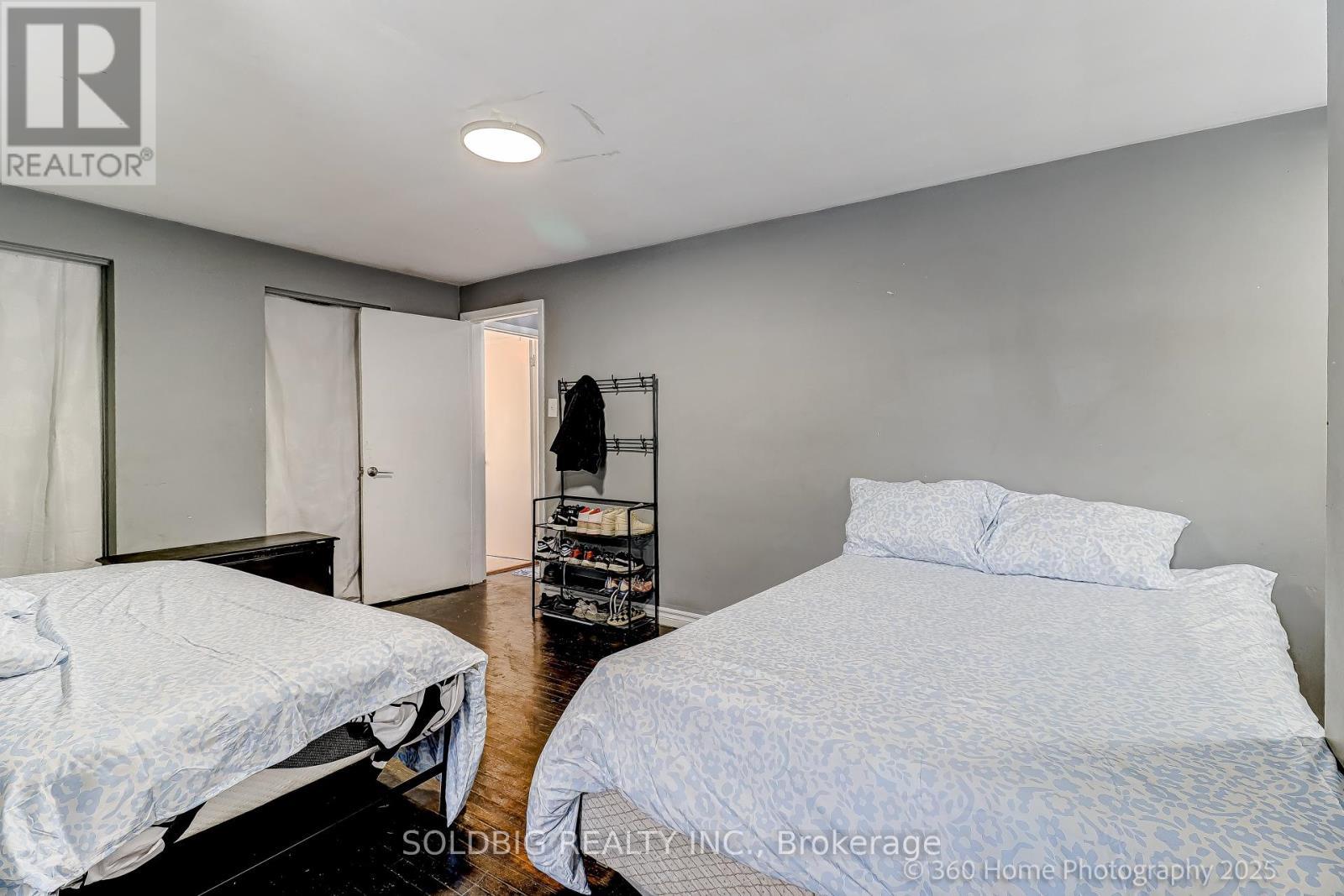 8 Haslemere Avenue, Brampton, ON - Indoor Photo Showing Bedroom