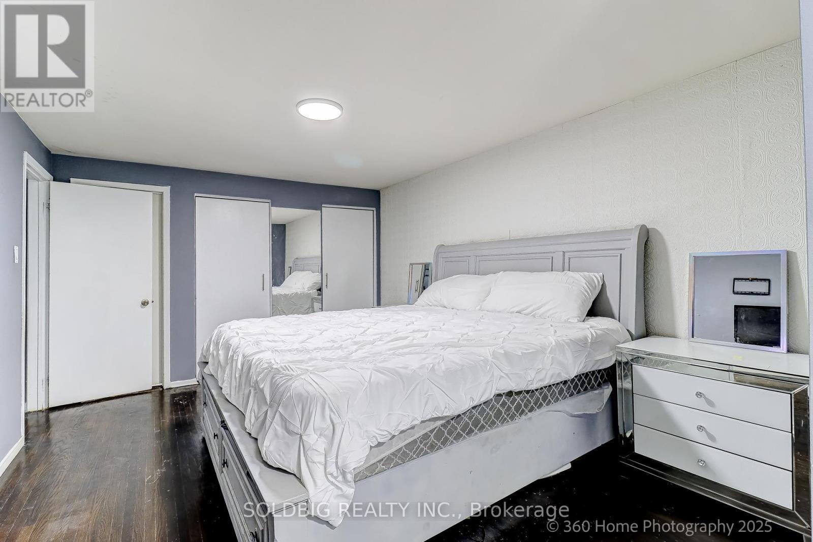 8 Haslemere Avenue, Brampton, ON - Indoor Photo Showing Bedroom