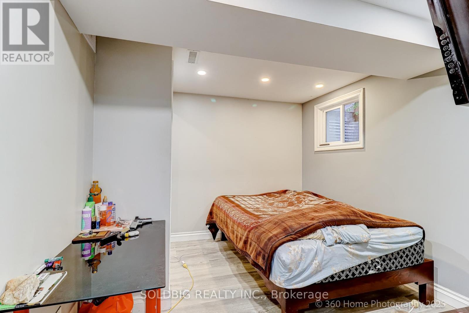 8 Haslemere Avenue, Brampton, ON - Indoor Photo Showing Bedroom