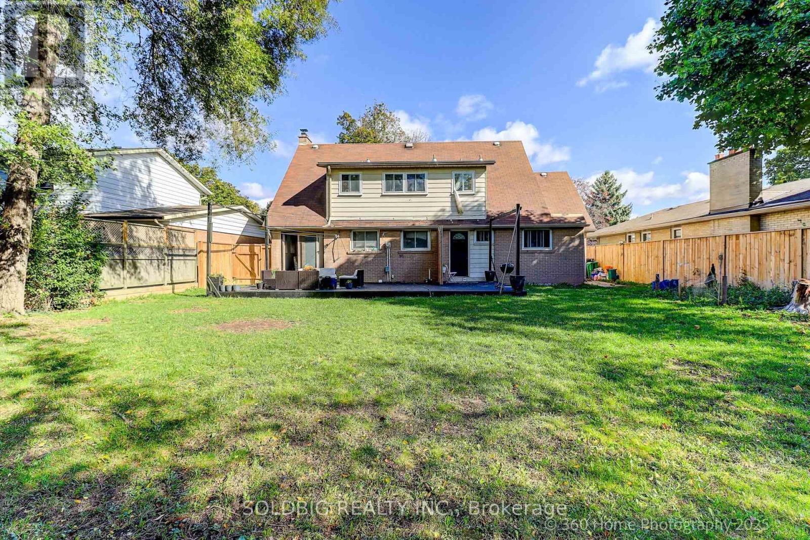 8 Haslemere Avenue, Brampton, ON - Outdoor