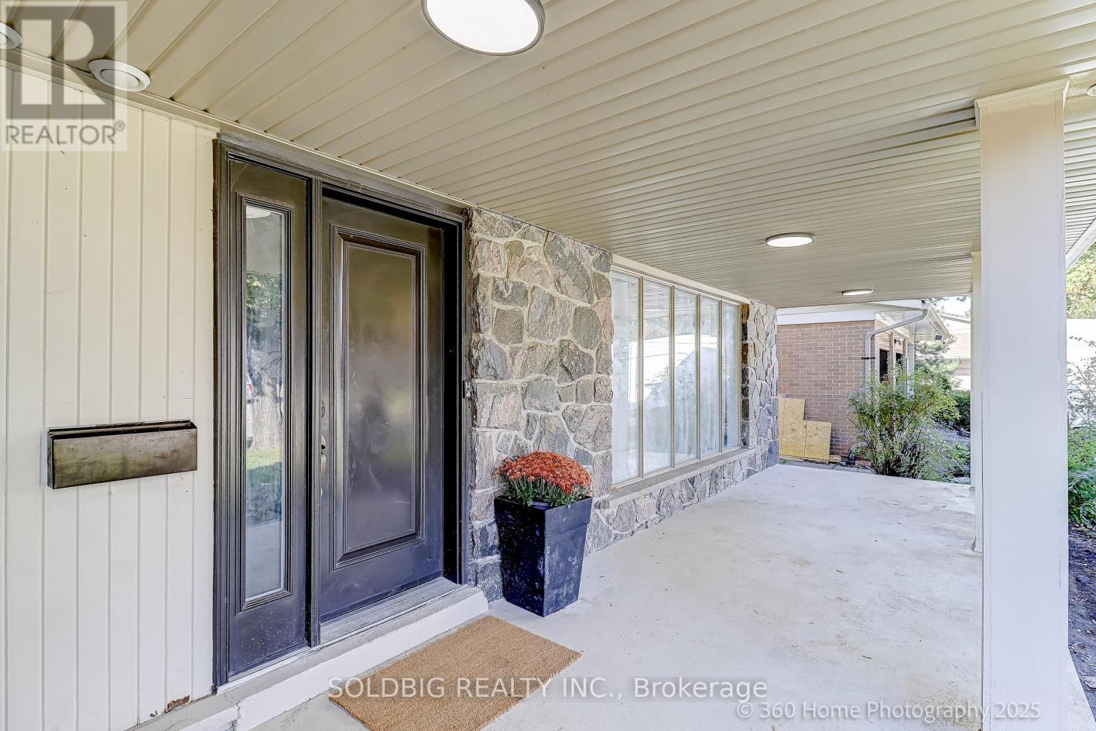 8 Haslemere Avenue, Brampton, ON - Outdoor With Exterior