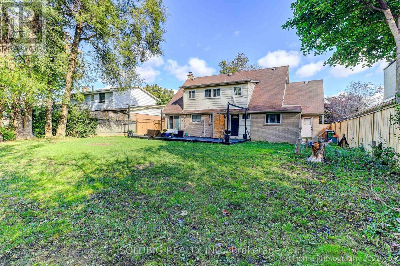 8 Haslemere Avenue, Brampton, ON - Outdoor