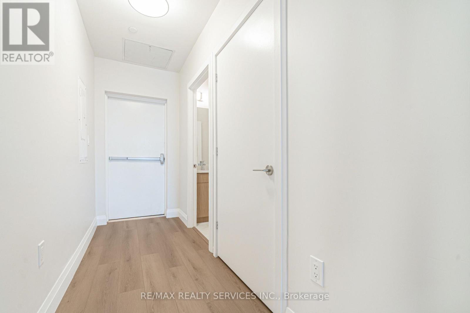 #4 - 30 Dean Park Road, Toronto, ON - Indoor Photo Showing Other Room