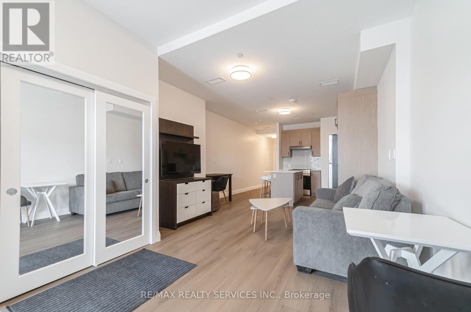 #4 - 30 Dean Park Road, Toronto, ON - Indoor Photo Showing Living Room