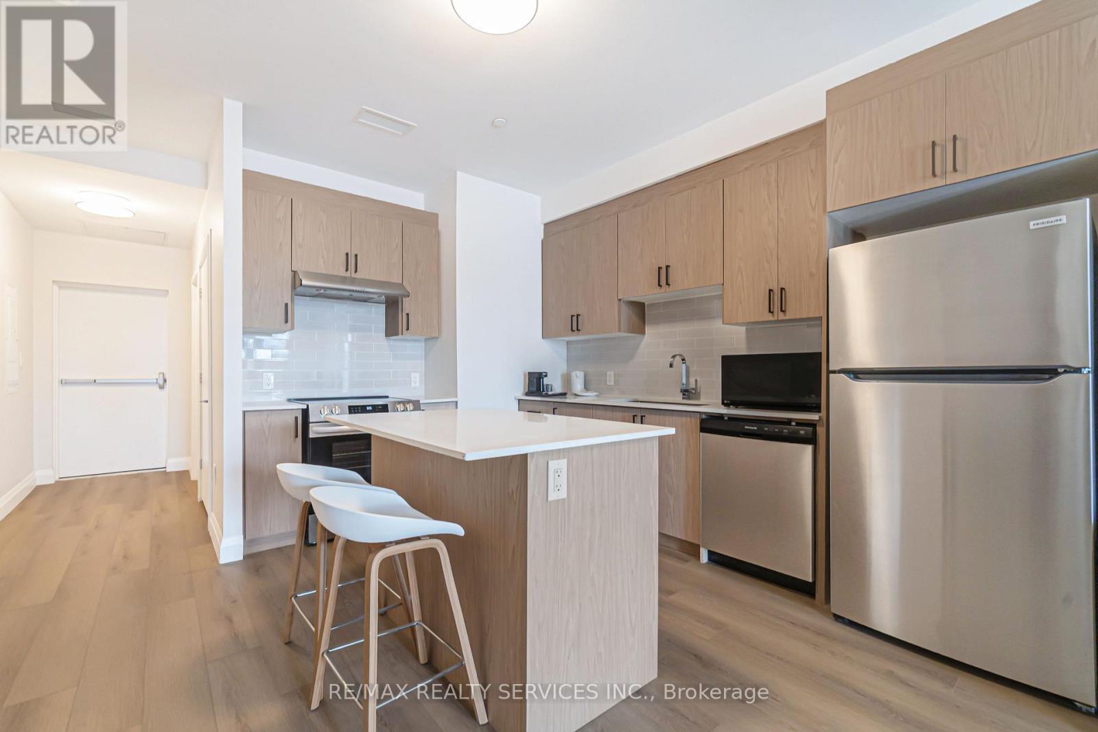 #4 - 30 Dean Park Road, Toronto, ON - Indoor Photo Showing Kitchen