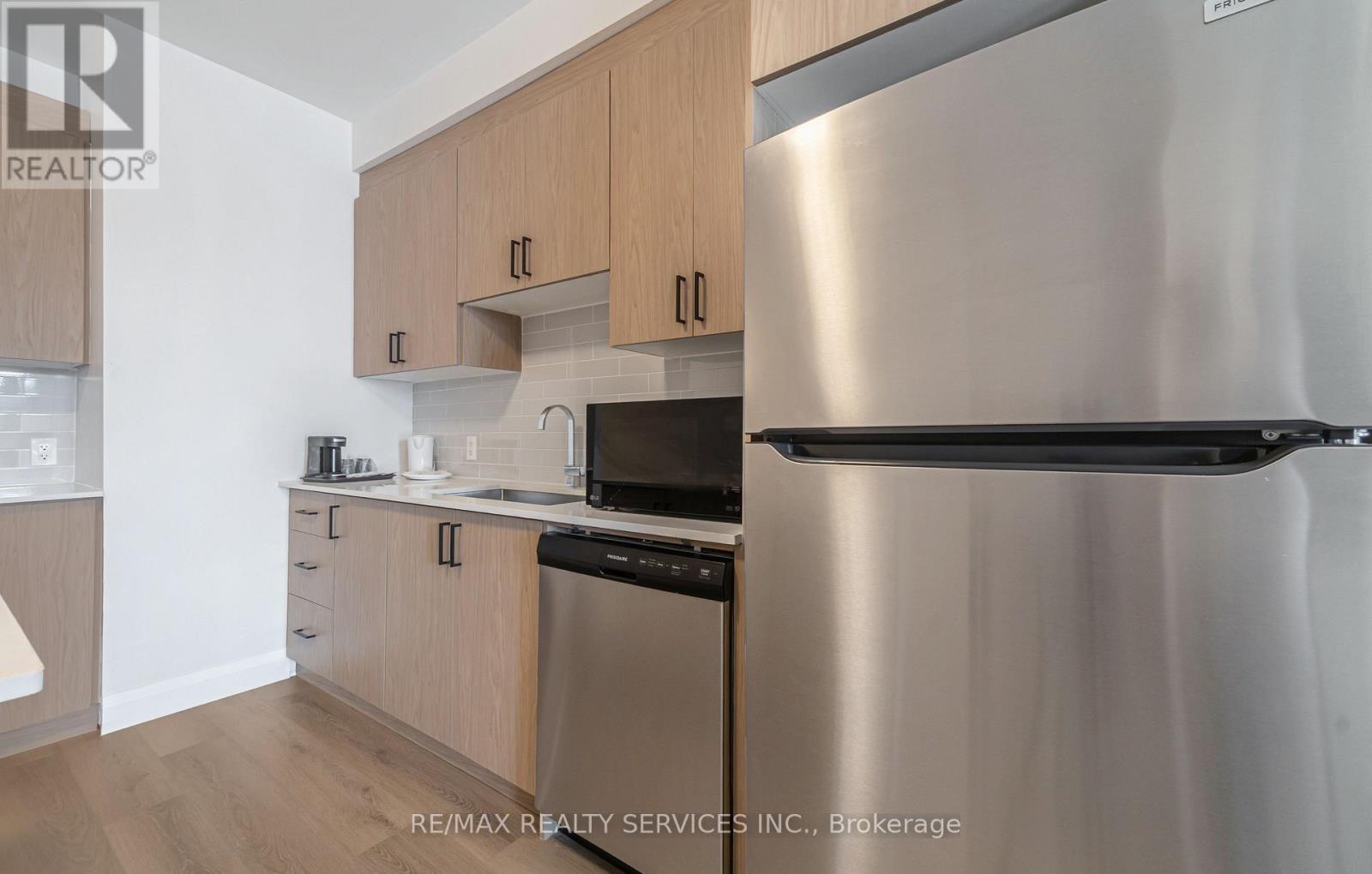 #4 - 30 Dean Park Road, Toronto, ON - Indoor Photo Showing Kitchen