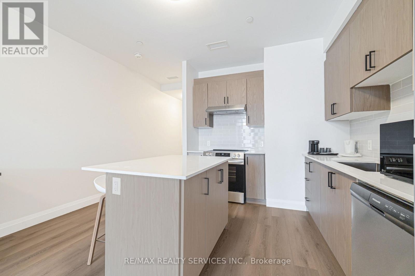 #4 - 30 Dean Park Road, Toronto, ON - Indoor Photo Showing Kitchen