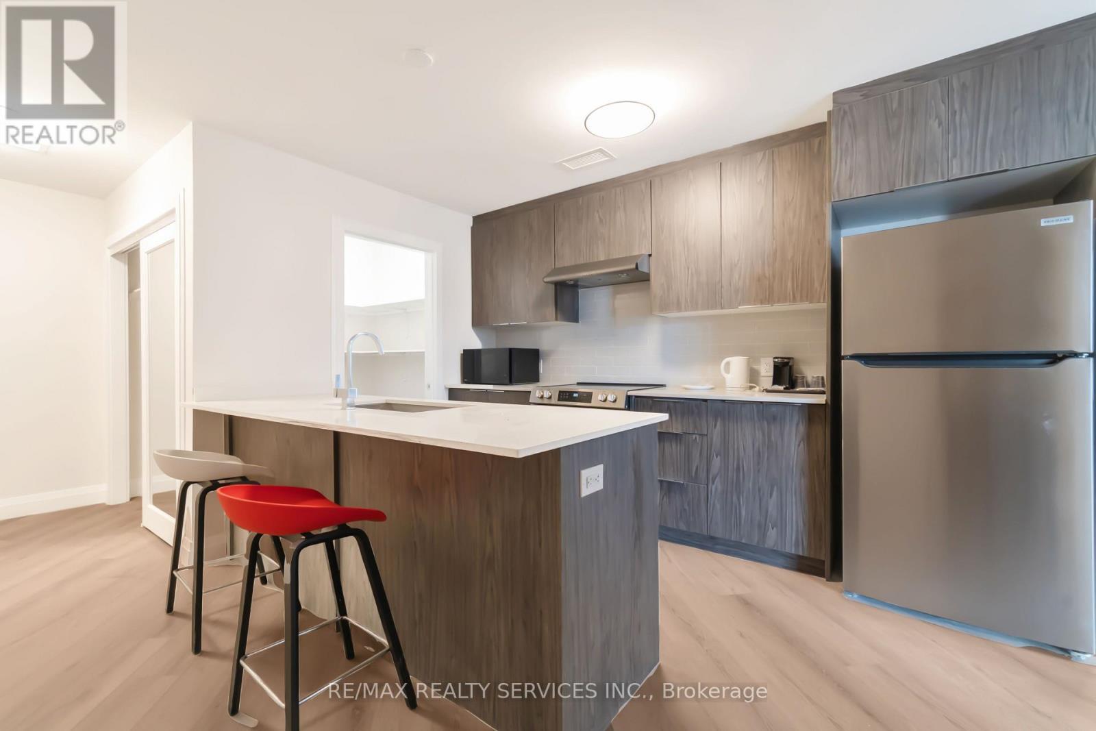 #7 - 30 Dean Park Road, Toronto, ON - Indoor Photo Showing Kitchen With Upgraded Kitchen