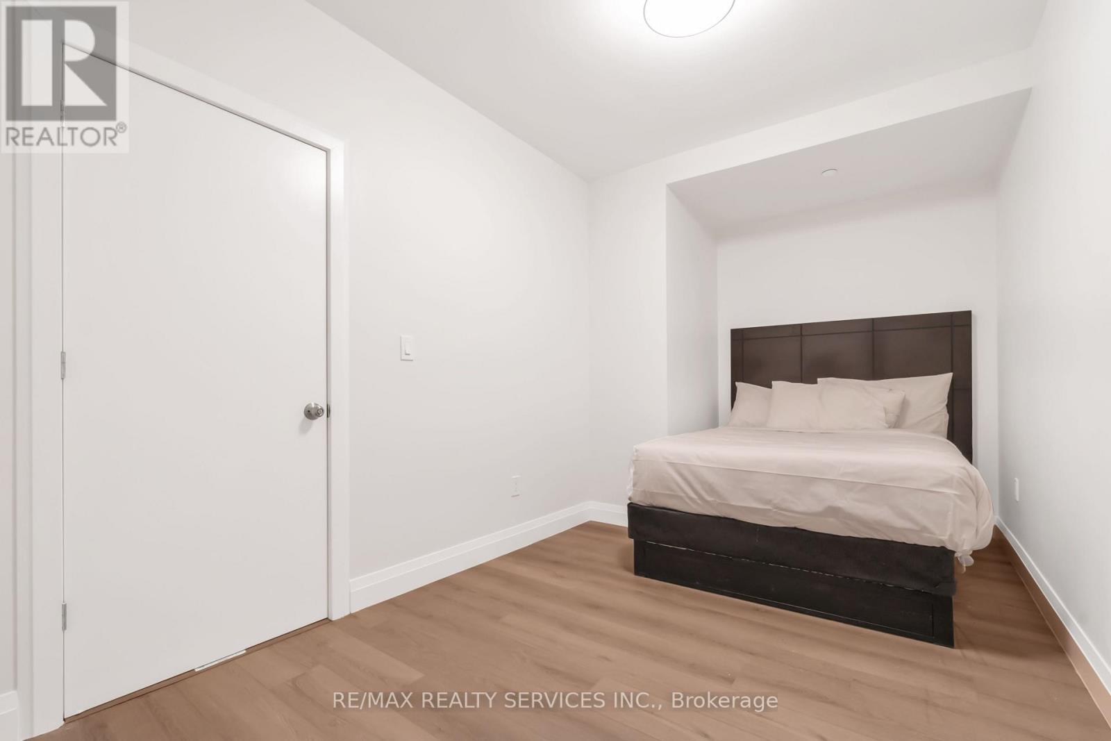 #7 - 30 Dean Park Road, Toronto, ON - Indoor Photo Showing Bedroom