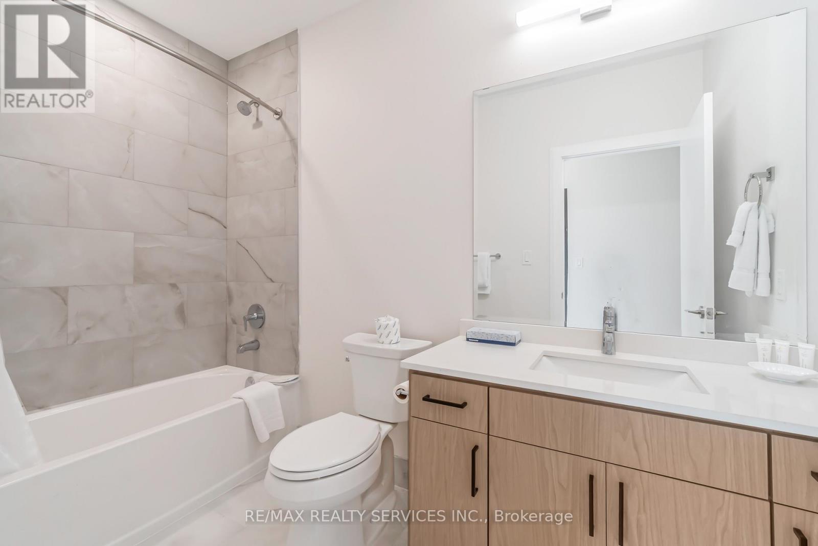#1 - 30 Dean Park Road, Toronto, ON - Indoor Photo Showing Bathroom