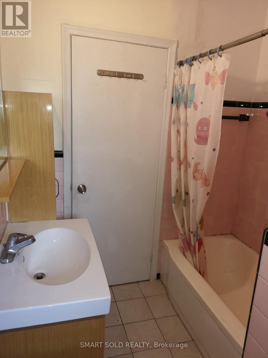 Main - 58 Emmeline Crescent, Toronto, ON - Indoor Photo Showing Bathroom