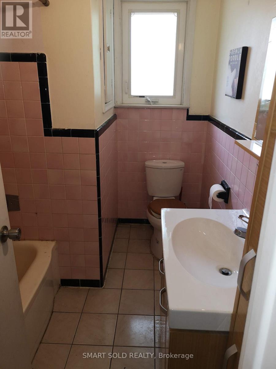 Main - 58 Emmeline Crescent, Toronto, ON - Indoor Photo Showing Bathroom