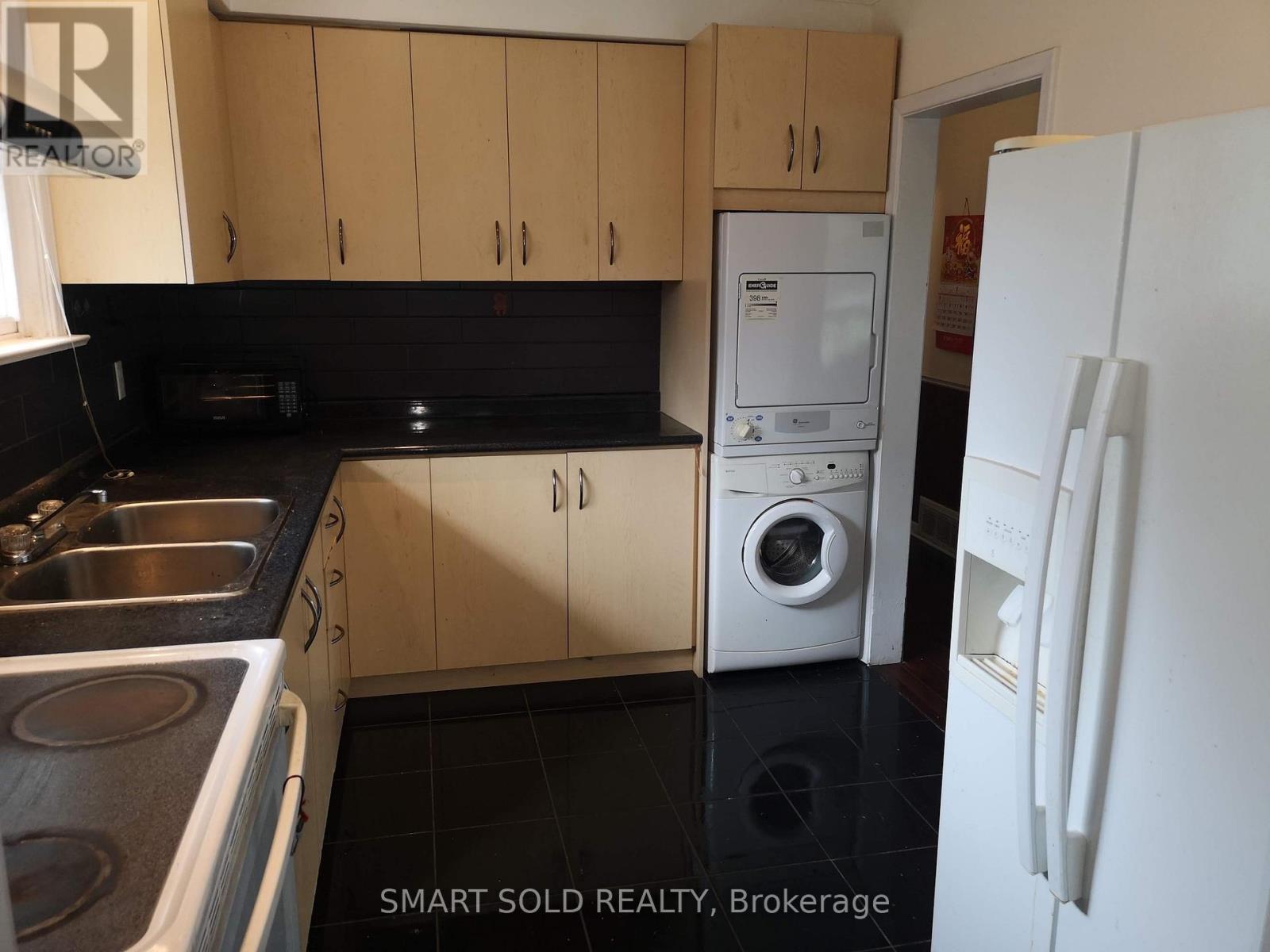 Main - 58 Emmeline Crescent, Toronto, ON - Indoor Photo Showing Kitchen With Double Sink