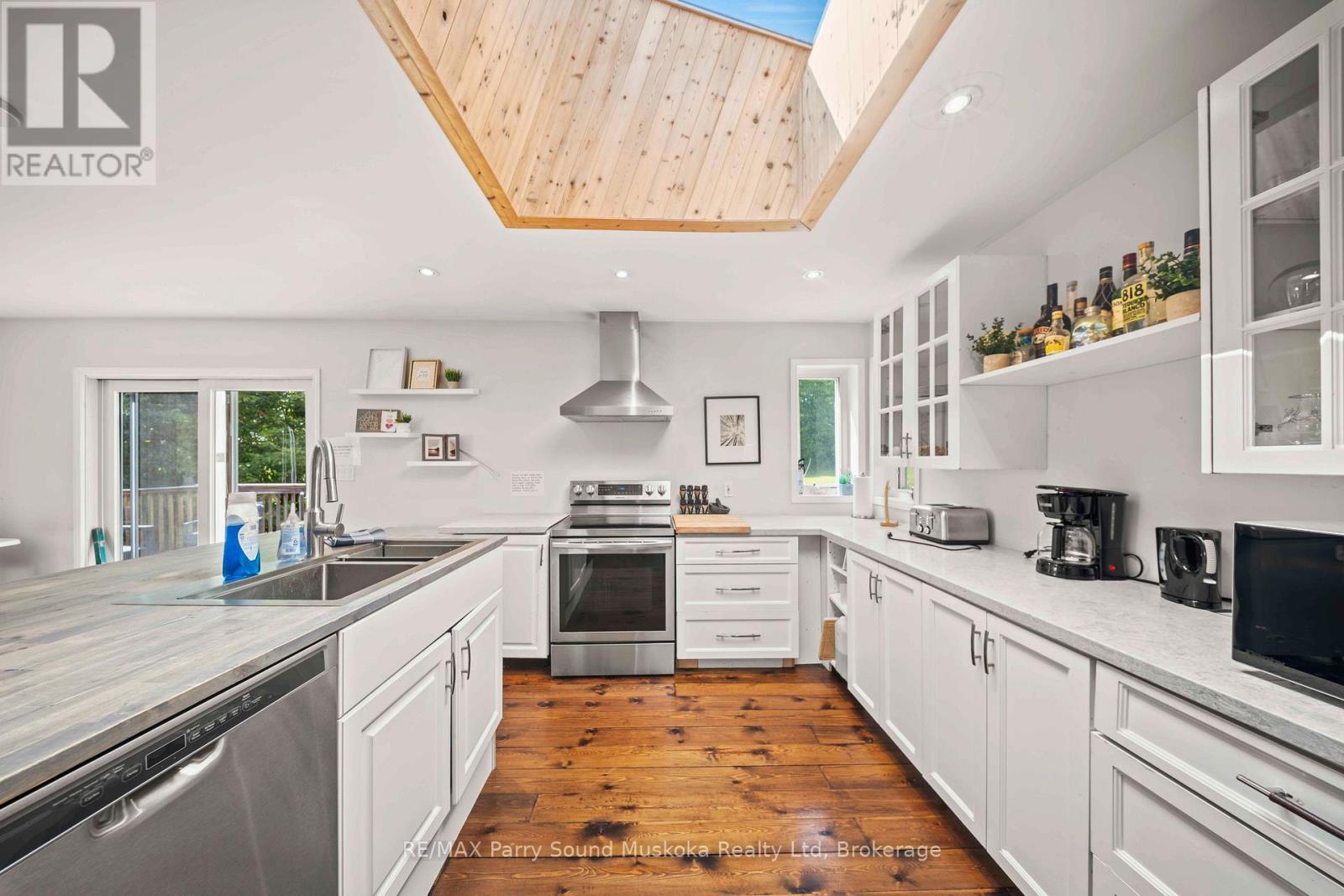 23 Shady Maple Trail, Whitestone, ON - Indoor Photo Showing Kitchen With Upgraded Kitchen