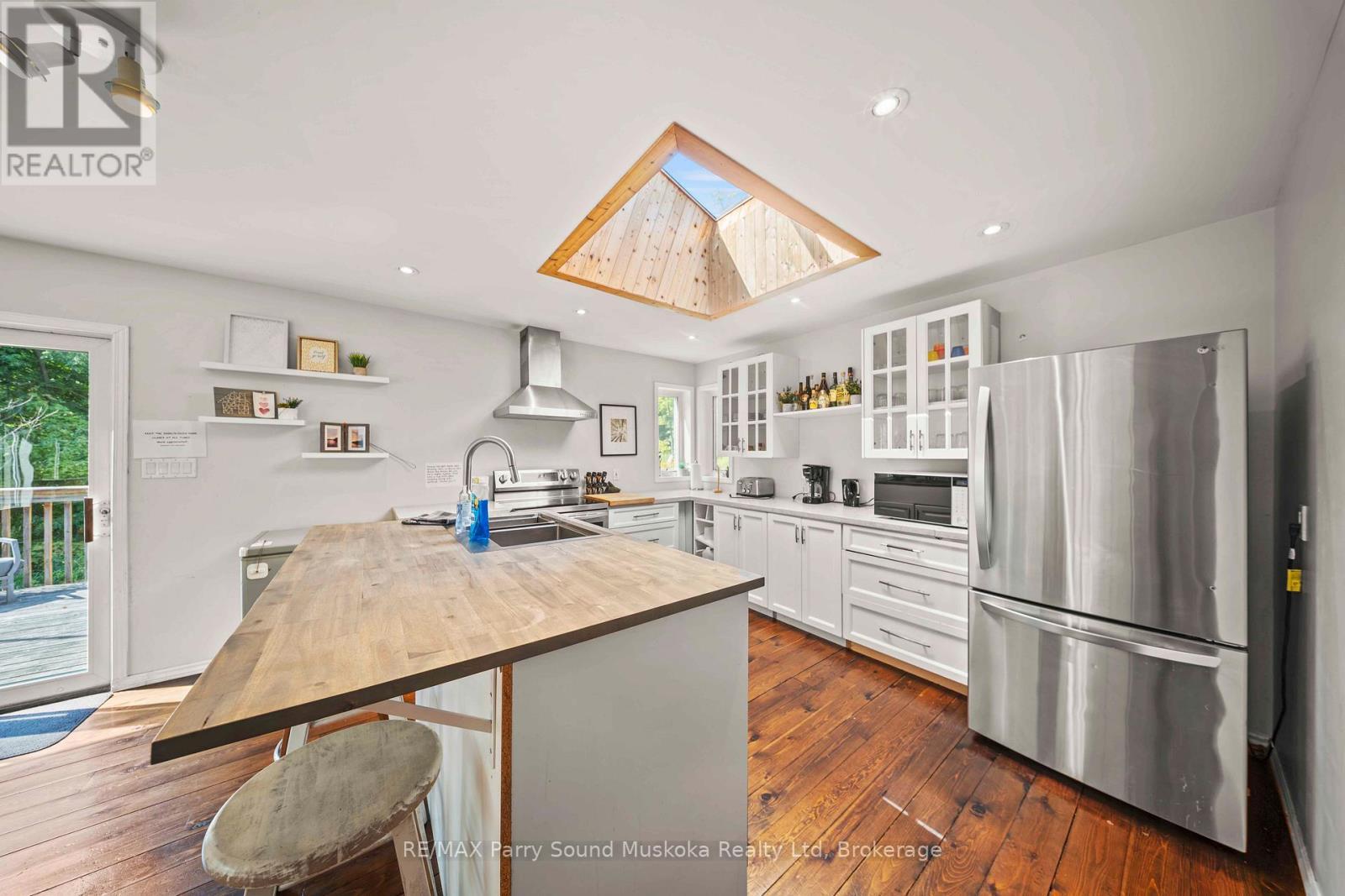 23 Shady Maple Trail, Whitestone, ON - Indoor Photo Showing Kitchen With Double Sink