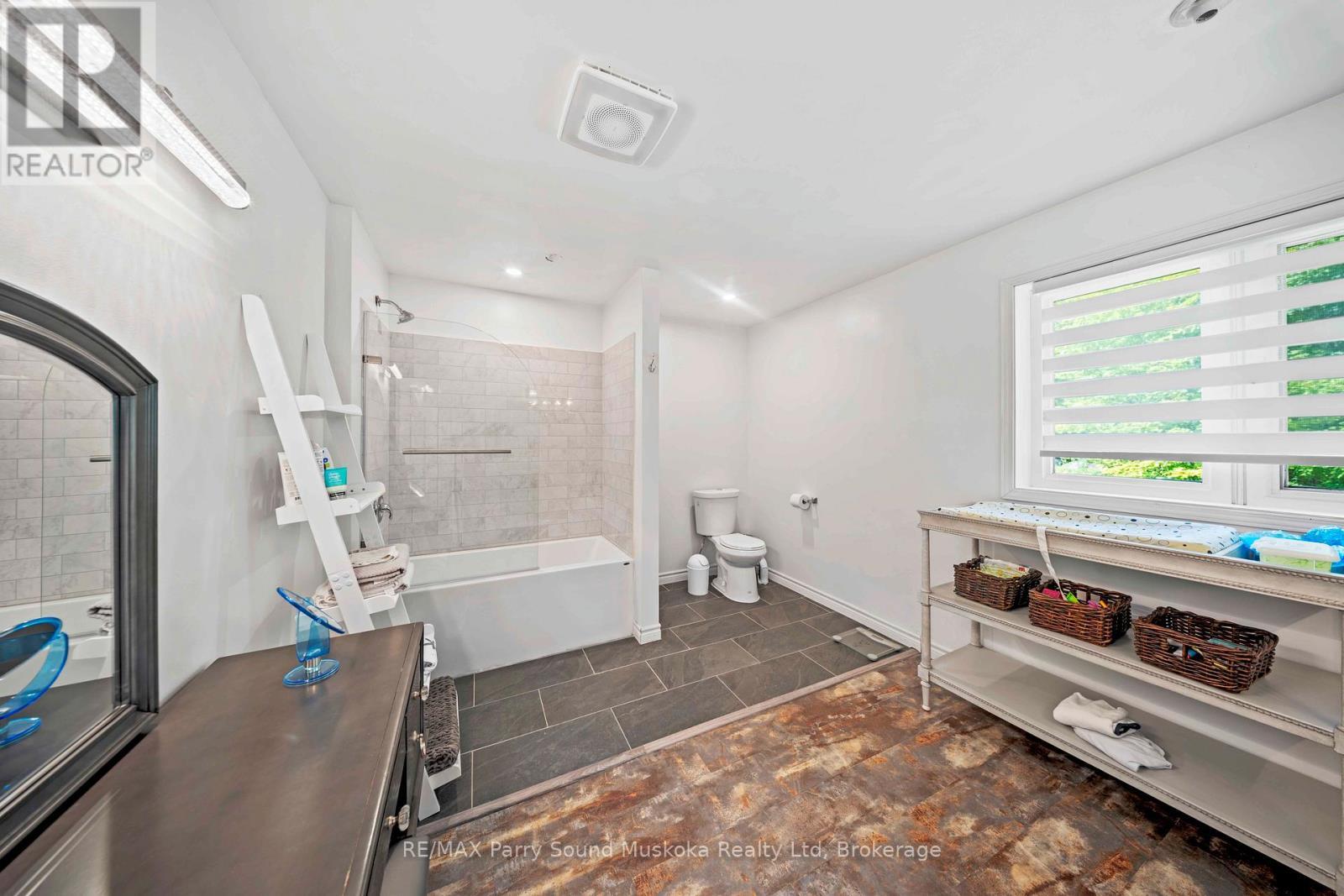 23 Shady Maple Trail, Whitestone, ON - Indoor