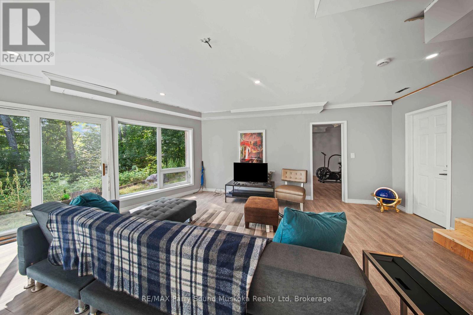 23 Shady Maple Trail, Whitestone, ON - Indoor Photo Showing Other Room