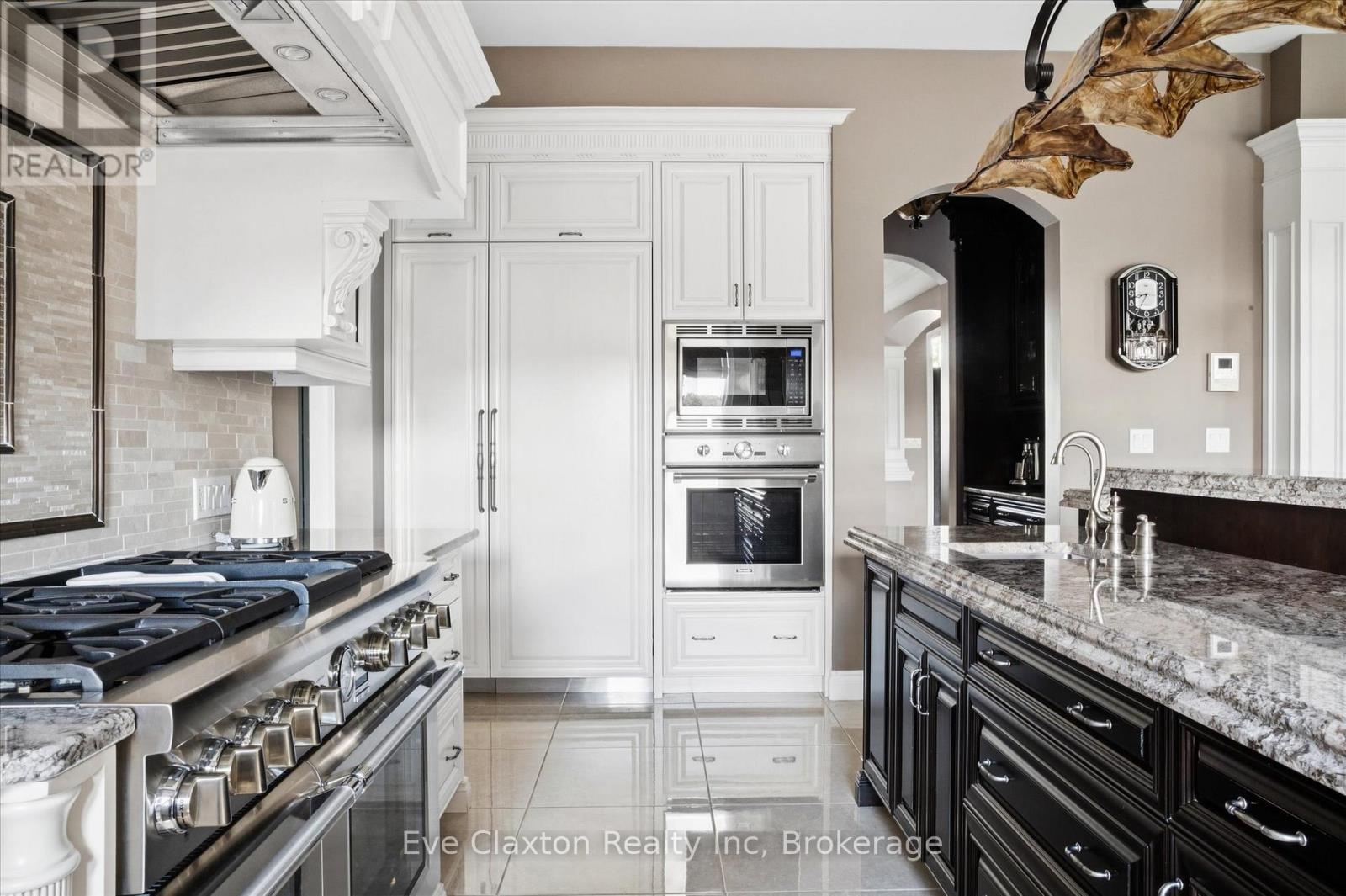95 Old Ruby Lane, Puslinch, ON - Indoor Photo Showing Kitchen With Upgraded Kitchen