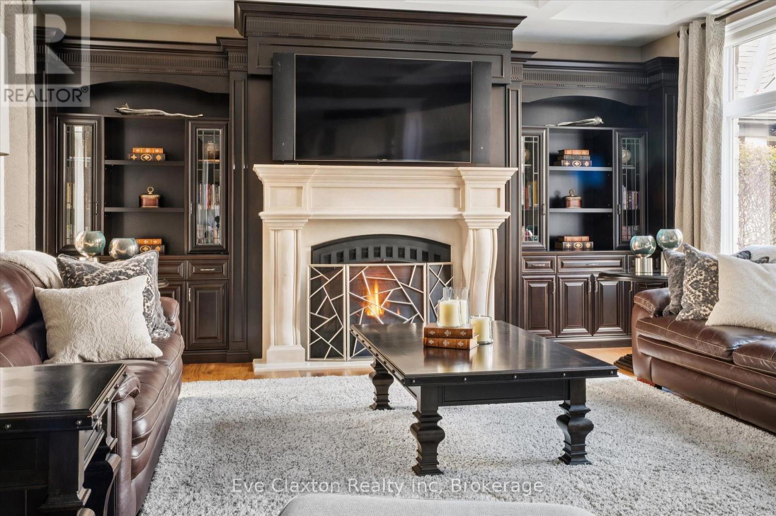 95 Old Ruby Lane, Puslinch, ON - Indoor Photo Showing Living Room With Fireplace