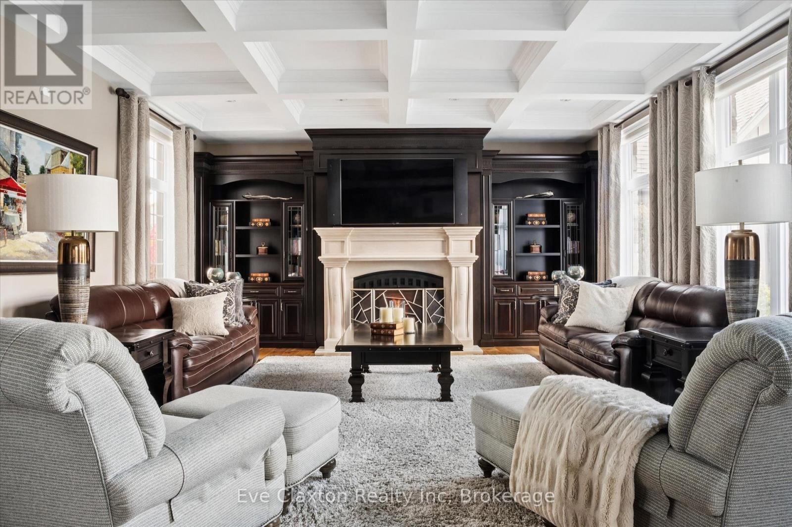 95 Old Ruby Lane, Puslinch, ON - Indoor Photo Showing Living Room With Fireplace