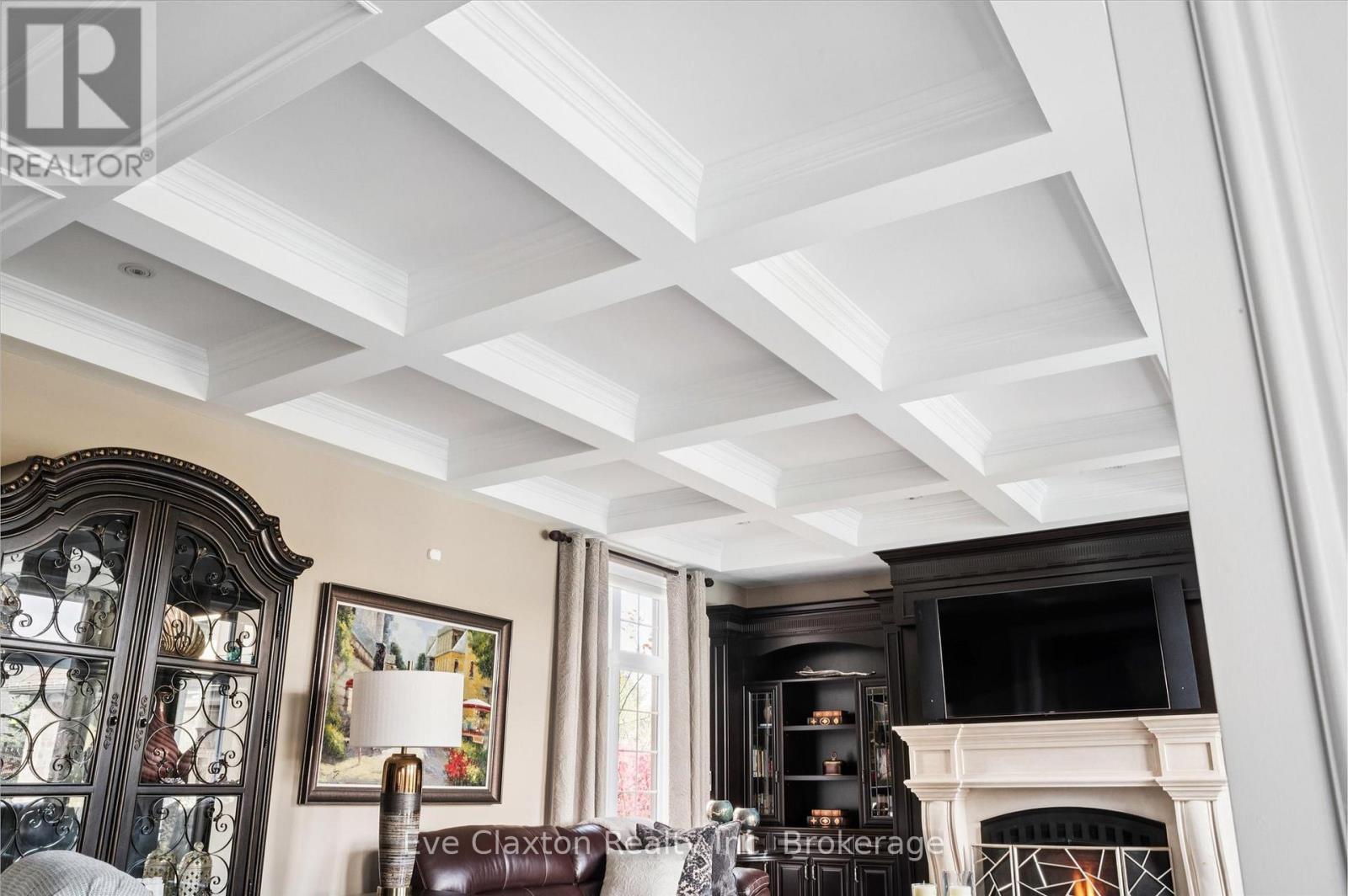 95 Old Ruby Lane, Puslinch, ON - Indoor With Fireplace