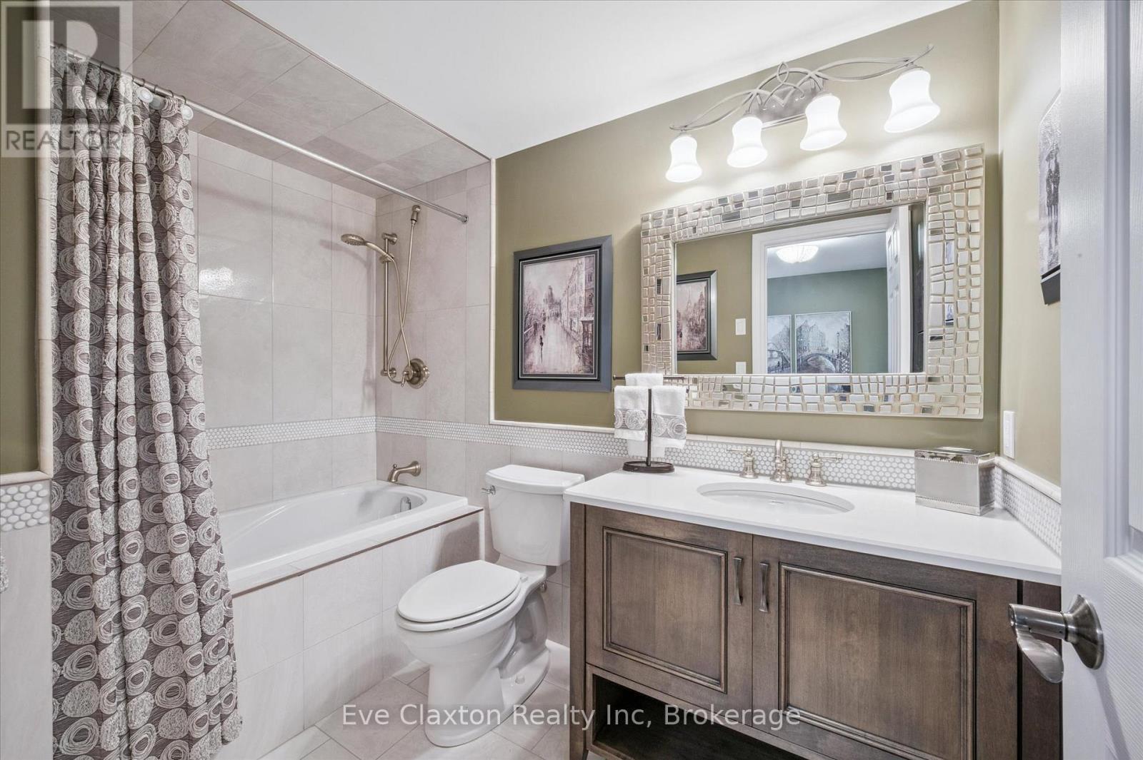 95 Old Ruby Lane, Puslinch, ON - Indoor Photo Showing Bathroom