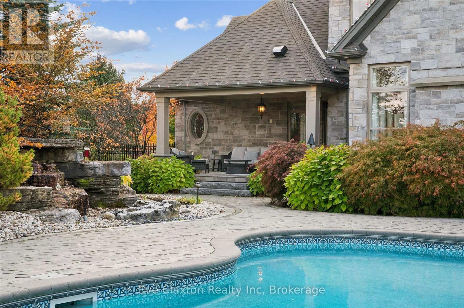 95 Old Ruby Lane, Puslinch, ON - Outdoor With In Ground Pool