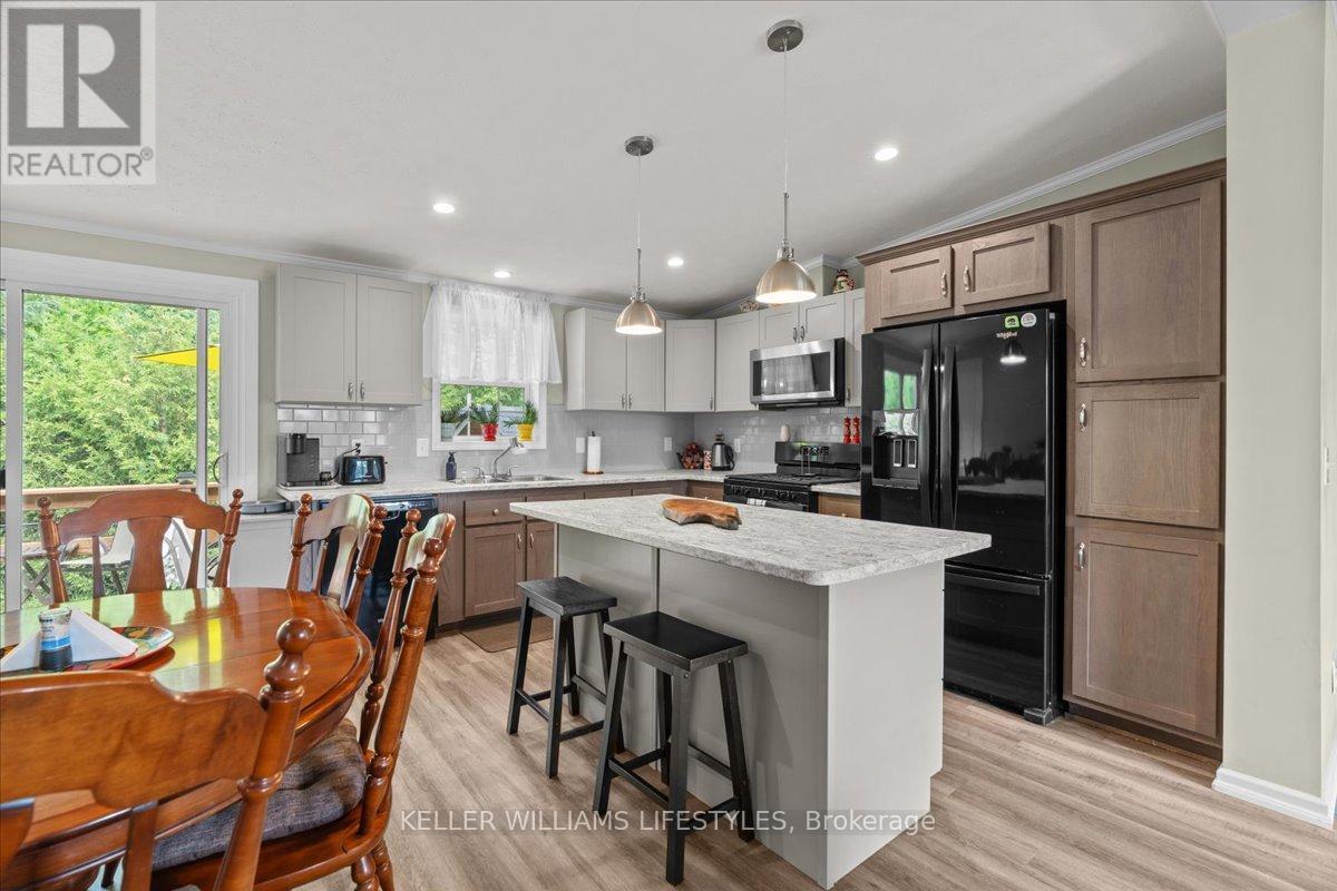 13 Kellestine Drive, Strathroy-Caradoc (Se), ON - Indoor