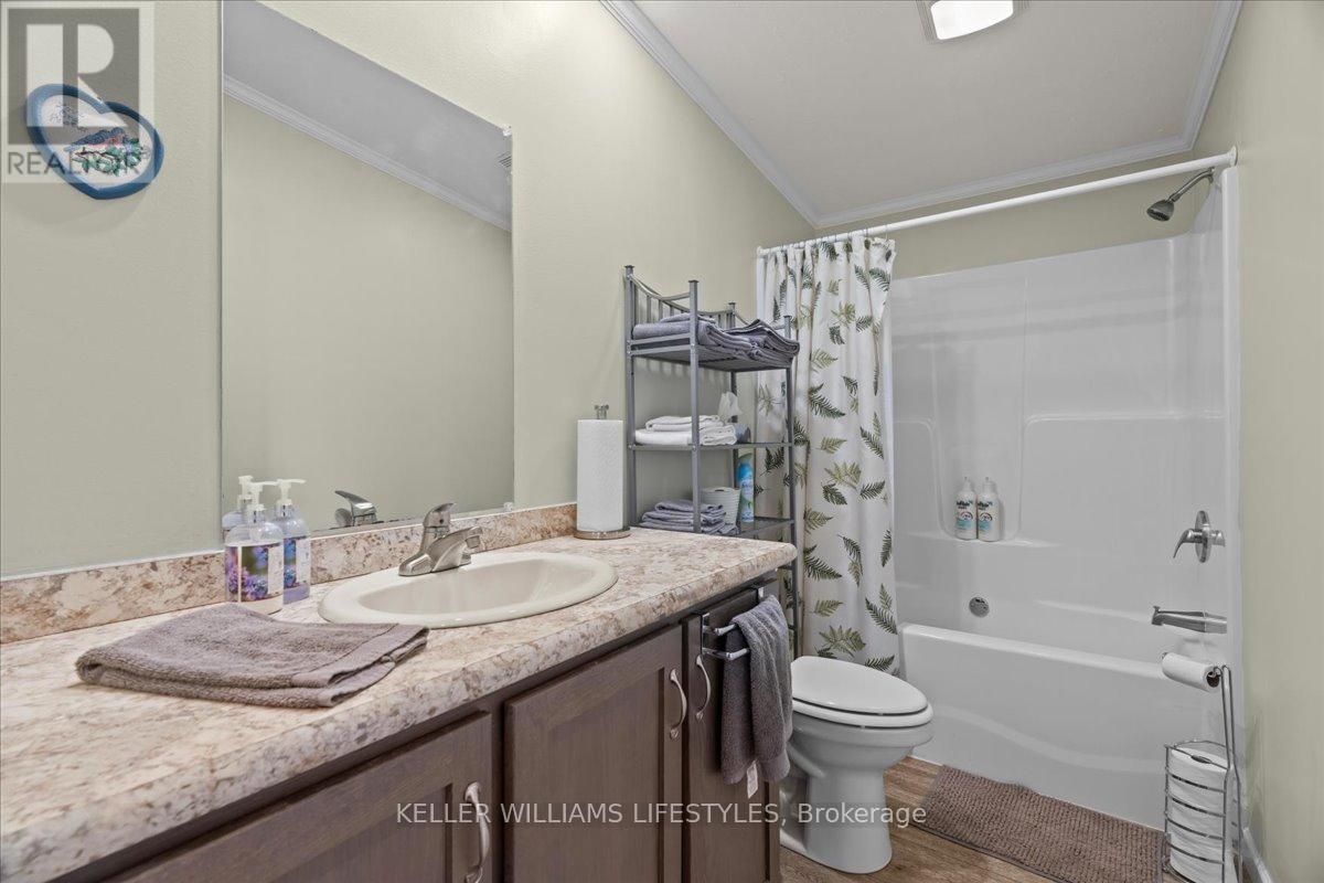 13 Kellestine Drive, Strathroy-Caradoc (Se), ON - Indoor Photo Showing Bathroom