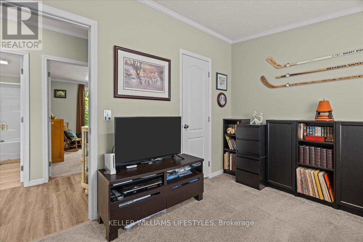 13 Kellestine Drive, Strathroy-Caradoc (Se), ON - Indoor
